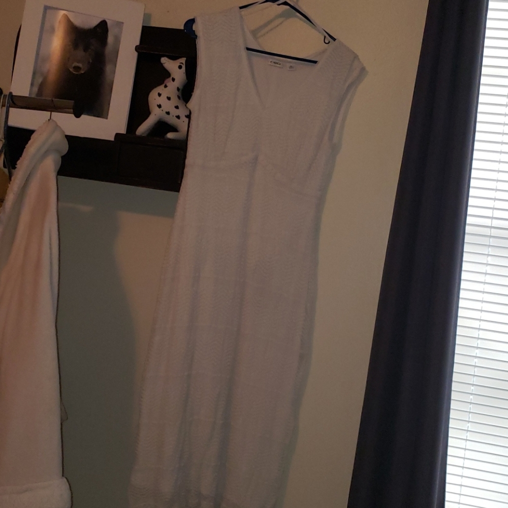 White Sleeveless Dress